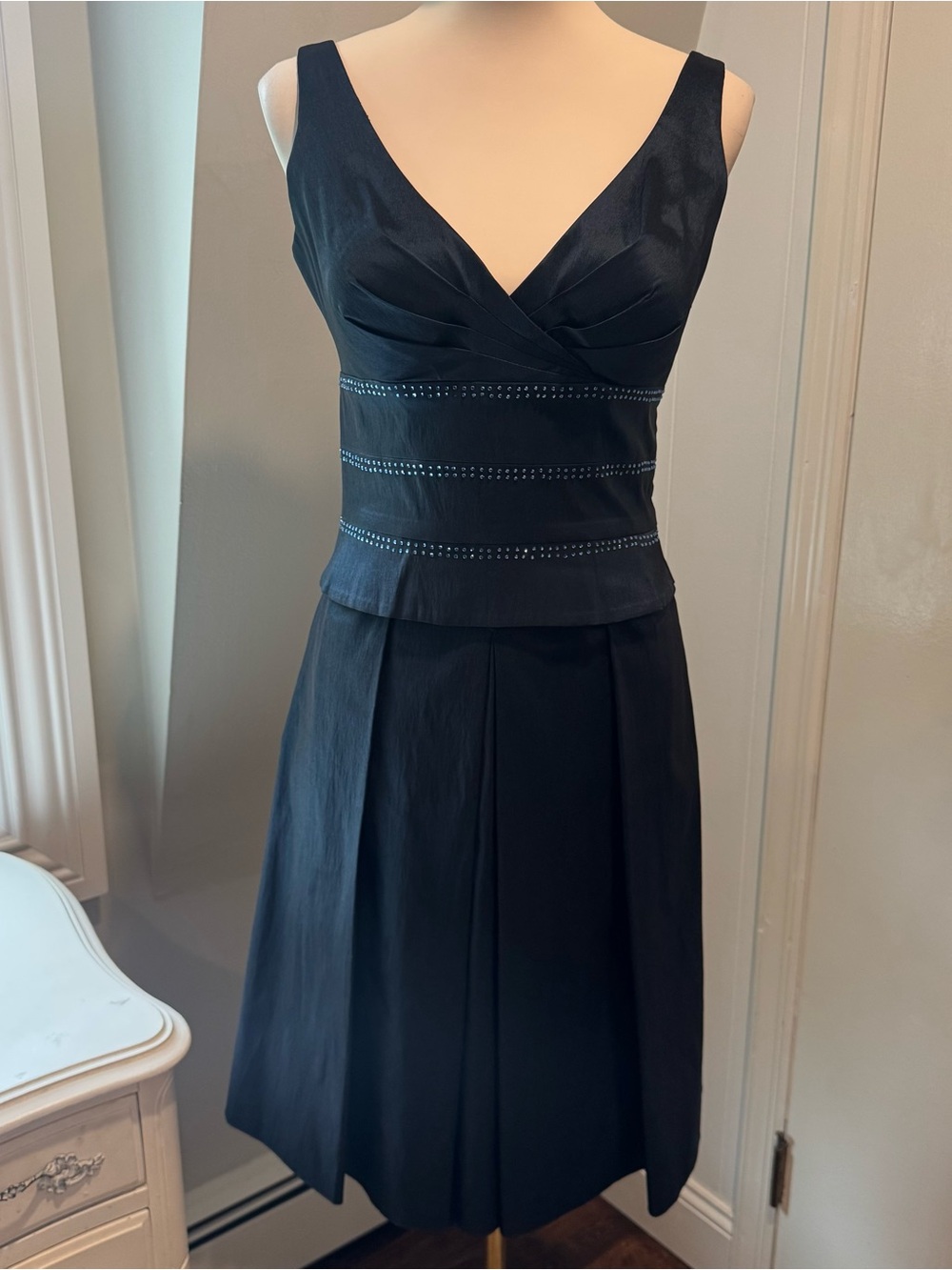 OC by Oleg Cassini Navy Taffeta Pleated Cocktail Dress w/ embellishment’s Size 4